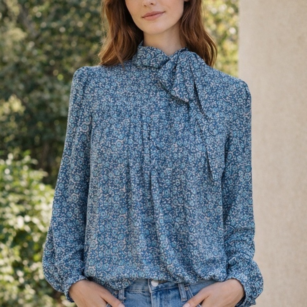 1. State Cloud Dancer Folklore Blue Blouse Size Small NWT